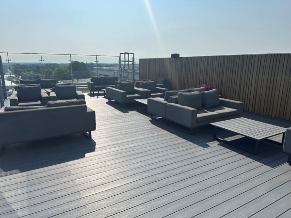 Royal Ascot On 5 Restaurant View of Terrace
