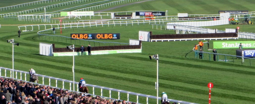 Cheltenham Hunter Chase Evening 2025 - Cheltenham Racecourse - Private Grandstand Box Hospitality - Horse Racing Cheltenham Hunter Chase Evening 2025 - Cheltenham Racecourse - Private Grandstand Box Hospitality - Horse Racing