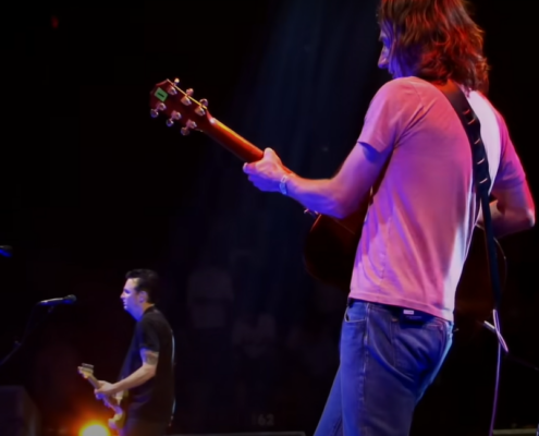 Pearl Jam singing Better Man