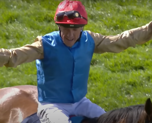 Frankie Dettori wins Gold Cup with Courage Mon Ami